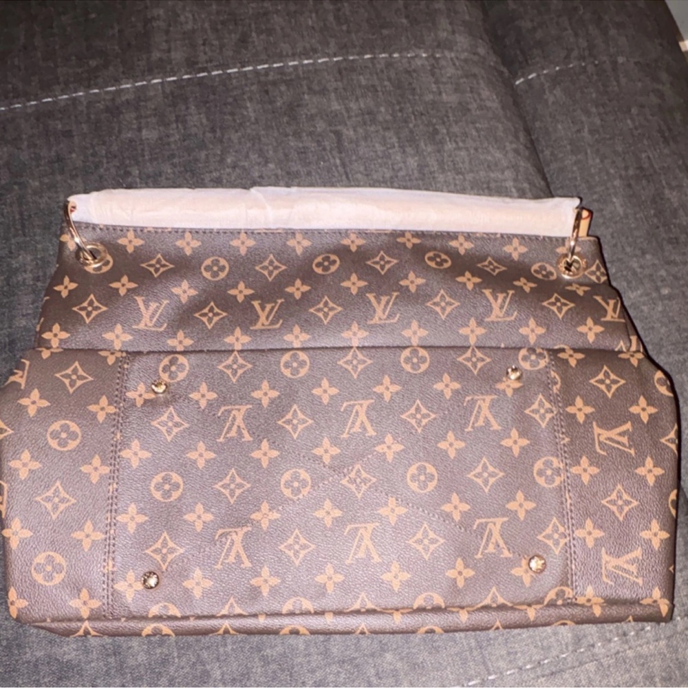Louis Vuitton Tan Monogram Clutch - Picture 3 of 5